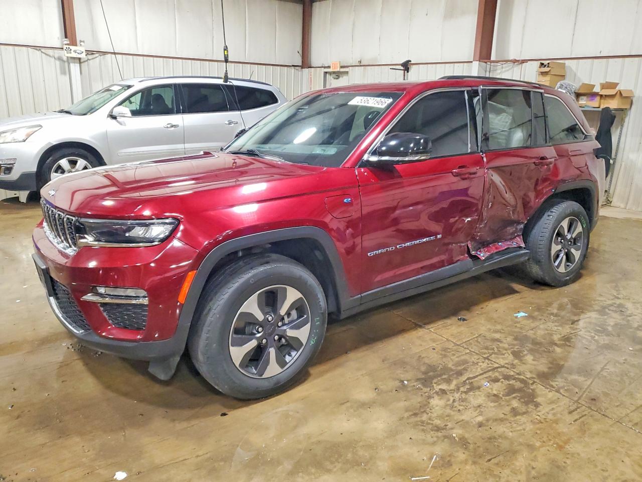 Salvage Jeep Cherokee Image