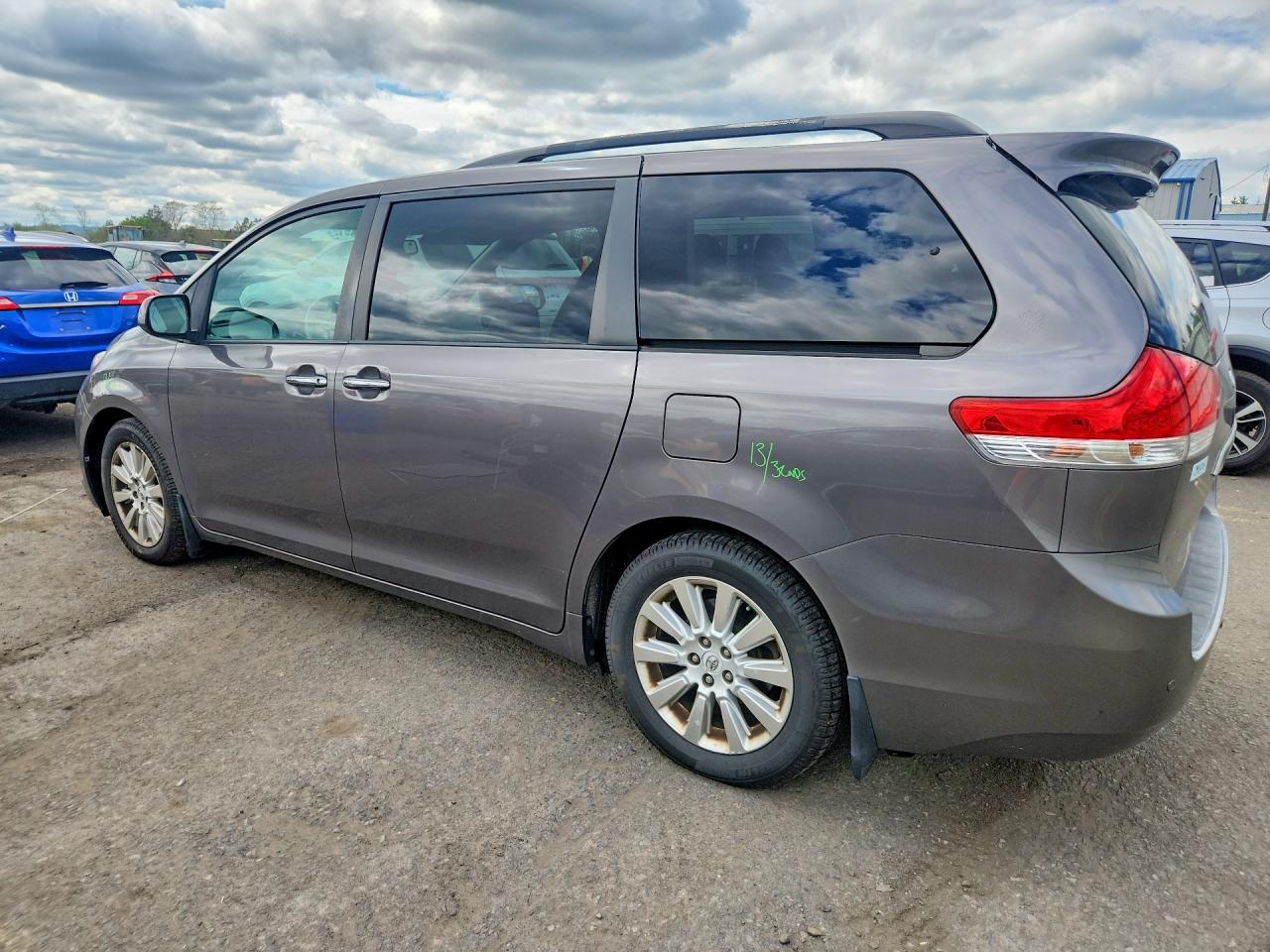 Toyota Sienna Xle 7-passenger