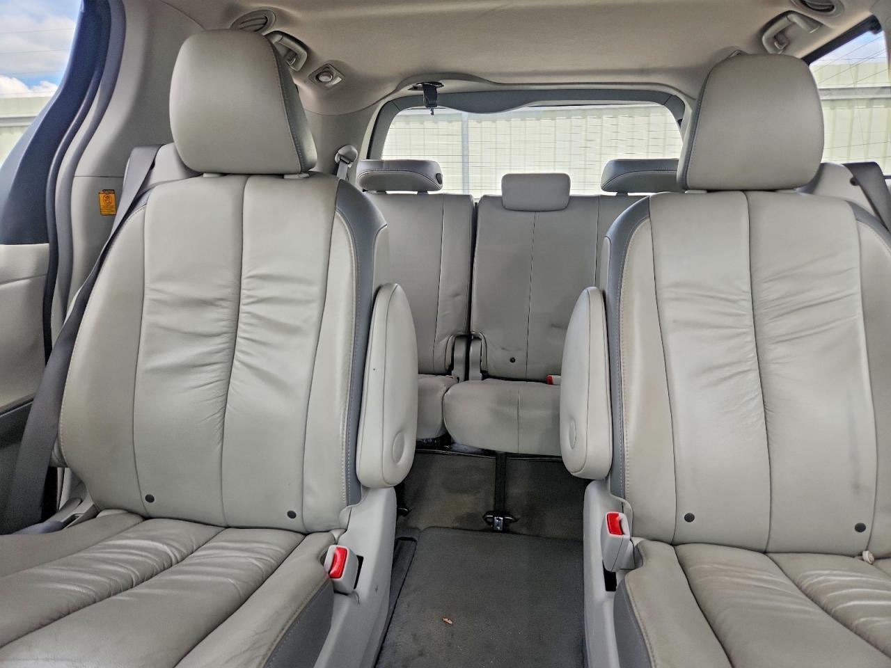 Toyota Sienna Xle 7-passenger