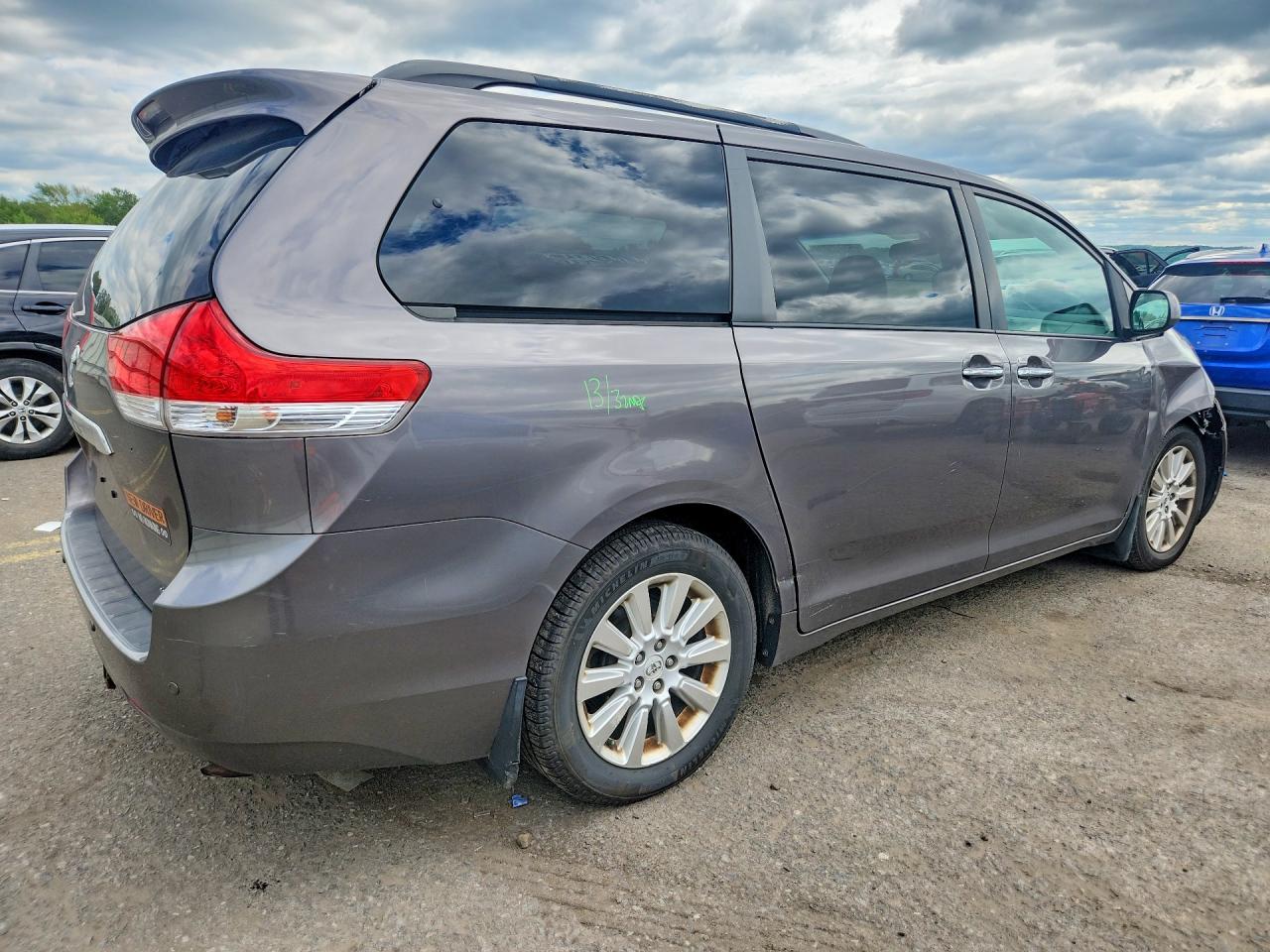 Toyota Sienna Xle 7-passenger