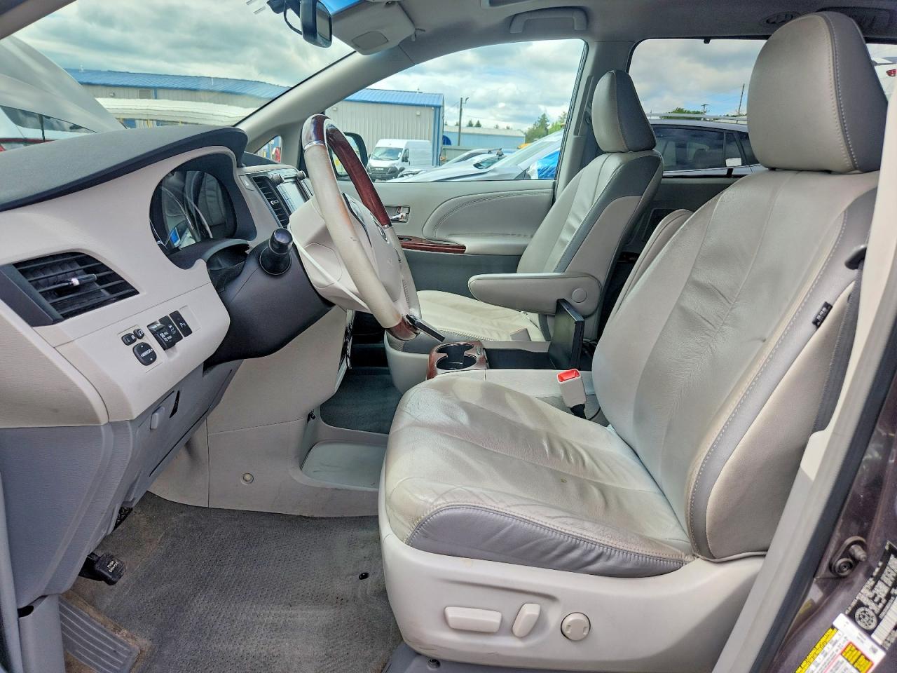 Toyota Sienna Xle 7-passenger