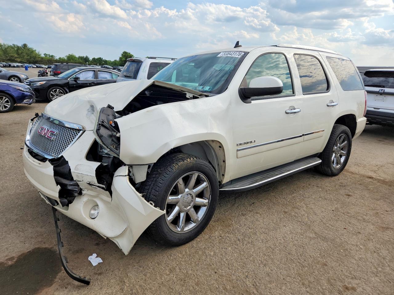 Salvage GMC Yukon Image