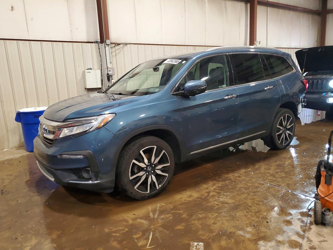Salvage Honda Pilot Image