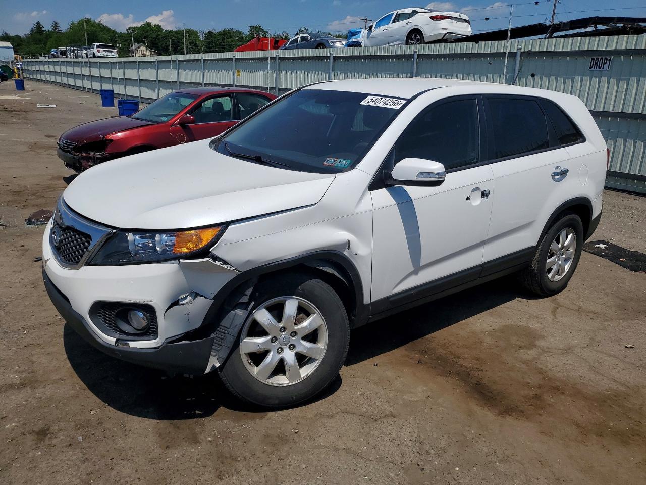 Salvage Kia Sorento Image