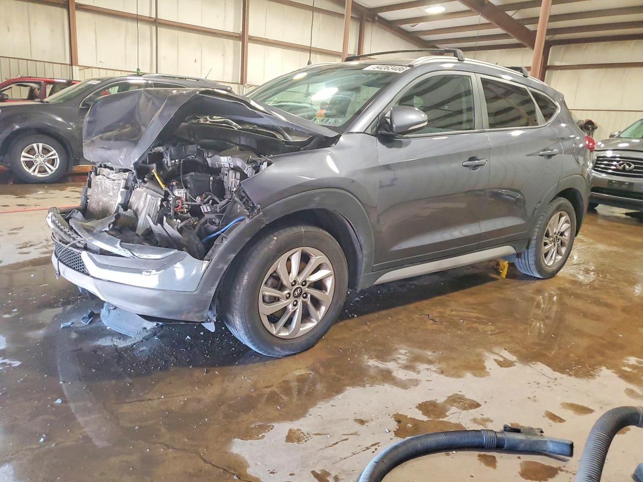 Salvage Hyundai TUCSON Image
