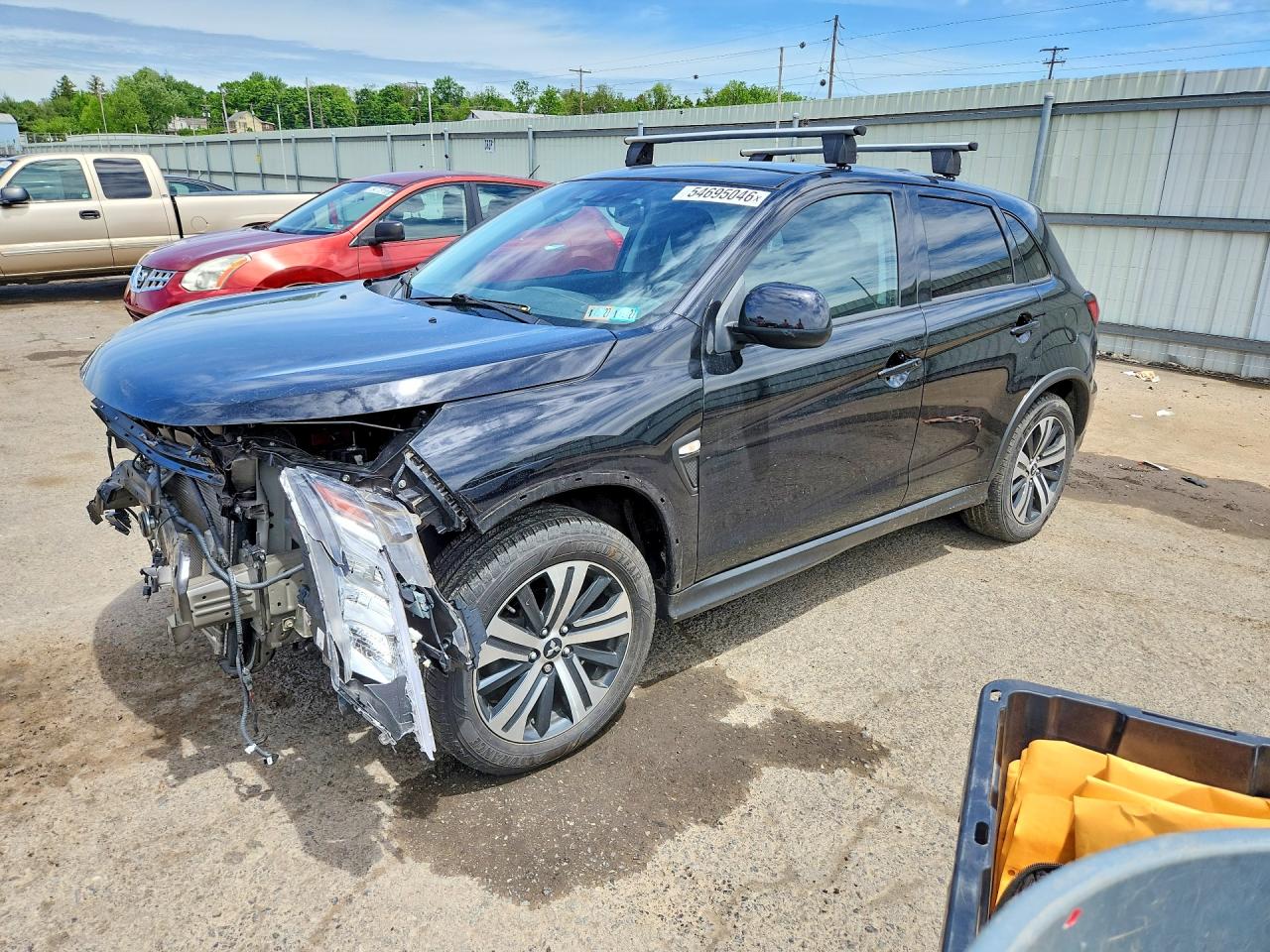 Salvage Mitsubishi Outlander Image