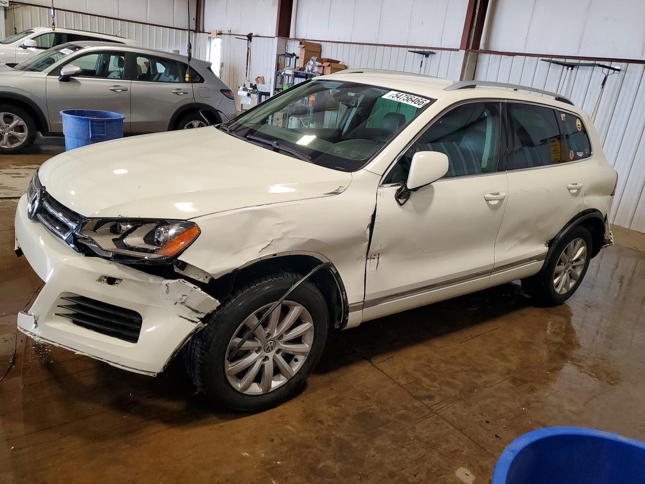 Salvage Volkswagen Touareg Image