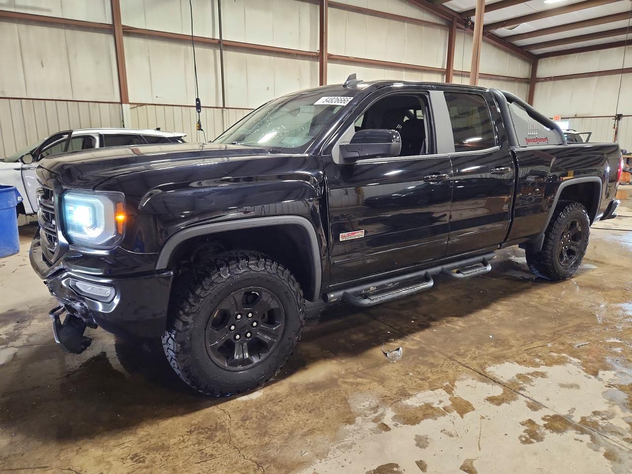 Salvage GMC Sierra Image