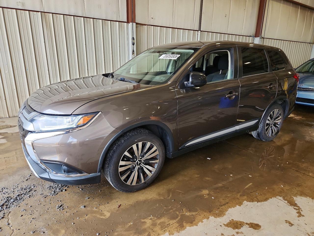 Salvage Mitsubishi Outlander Image