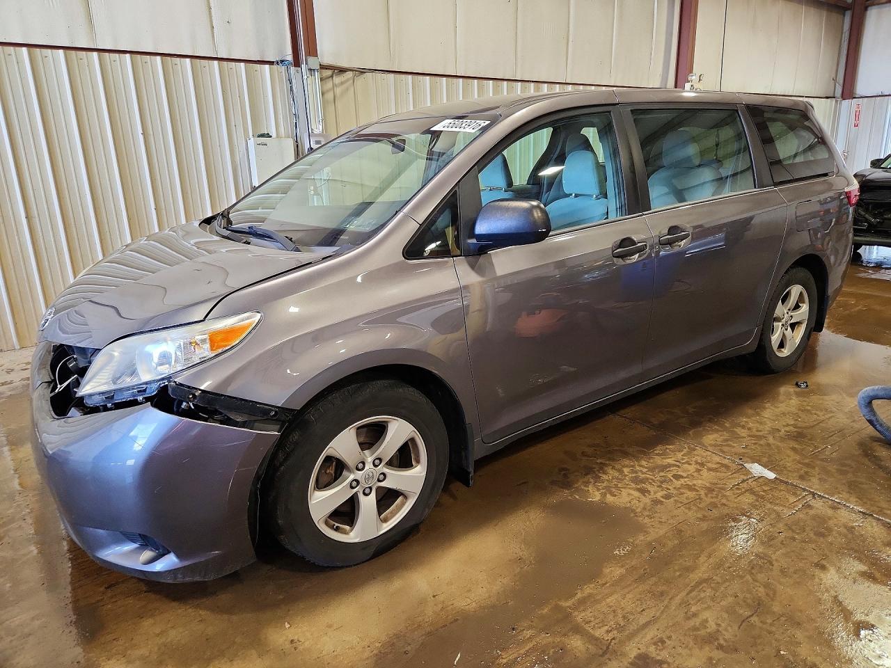 Salvage Toyota Sienna Image
