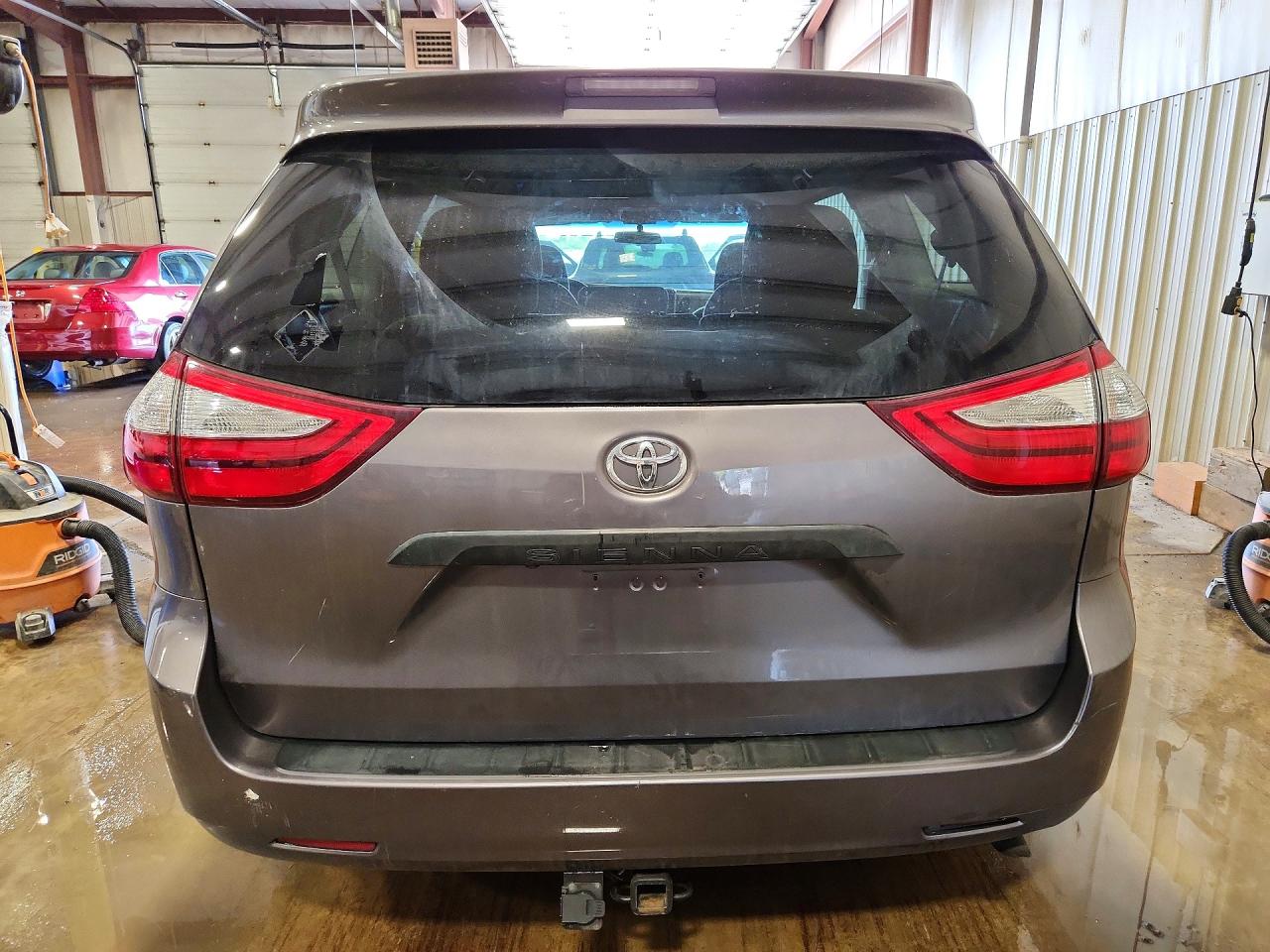 Toyota Sienna L 7-passenger
