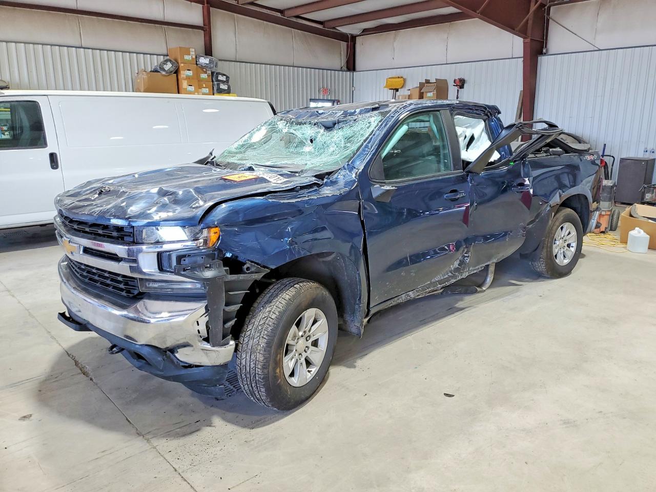 Salvage Chevrolet Silverado Image