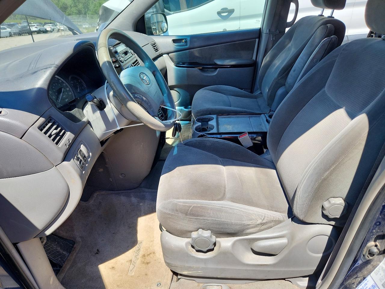 Toyota Sienna Le 7 Passenger