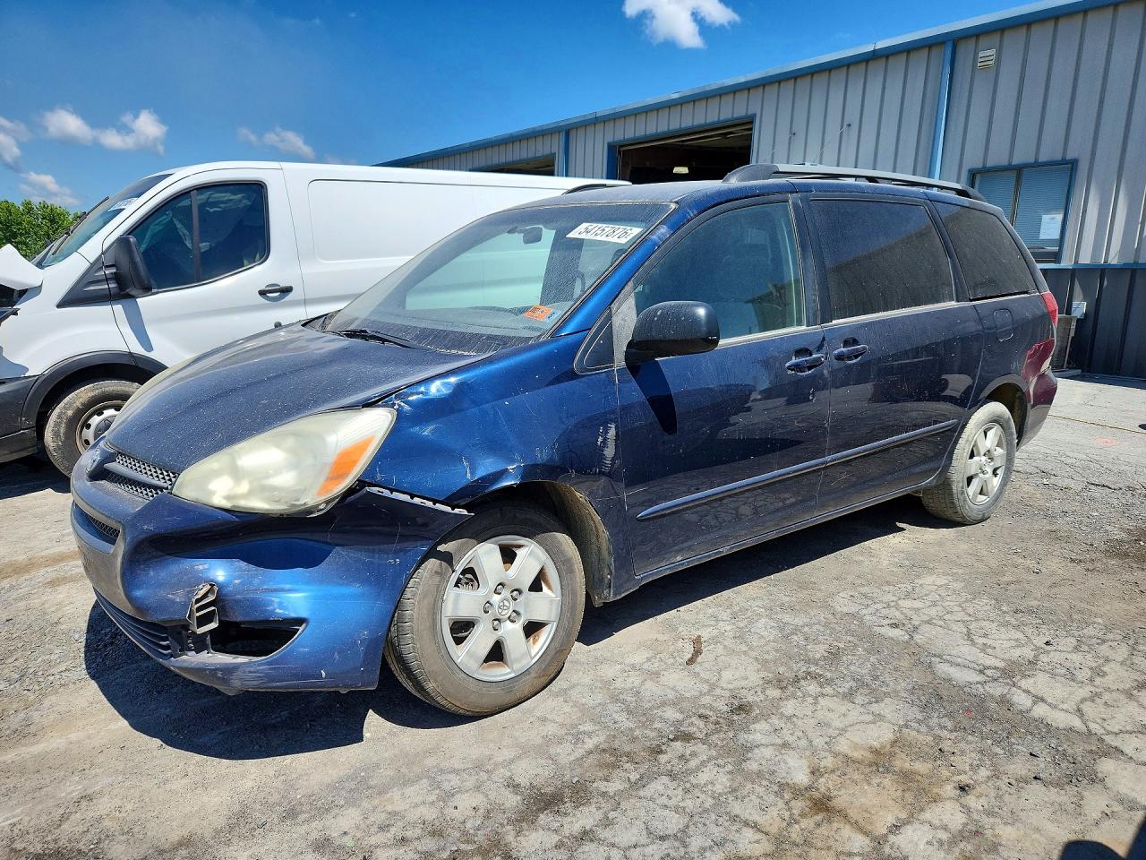 Salvage Toyota Sienna Image