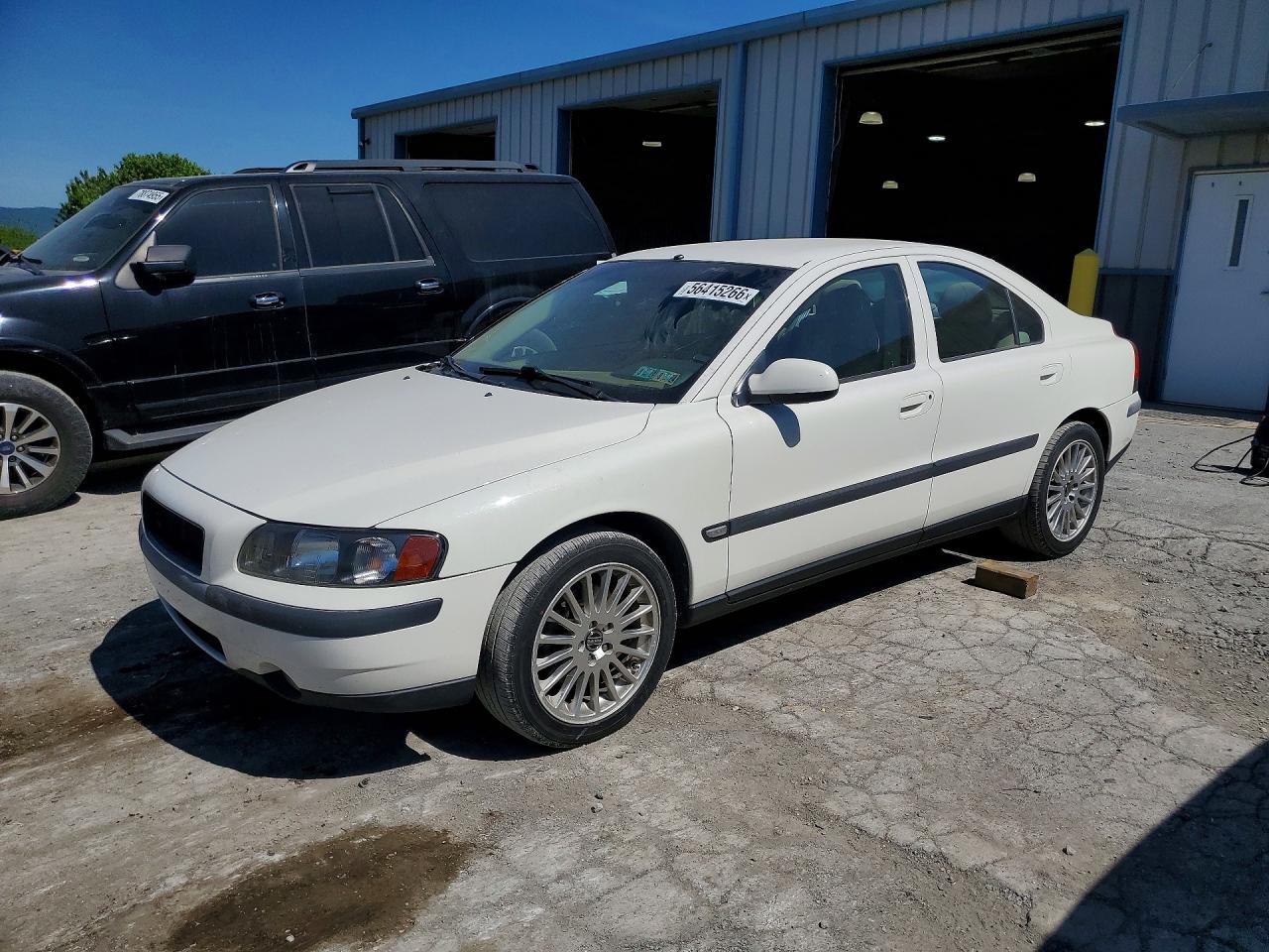 Salvage Volvo S60 Image