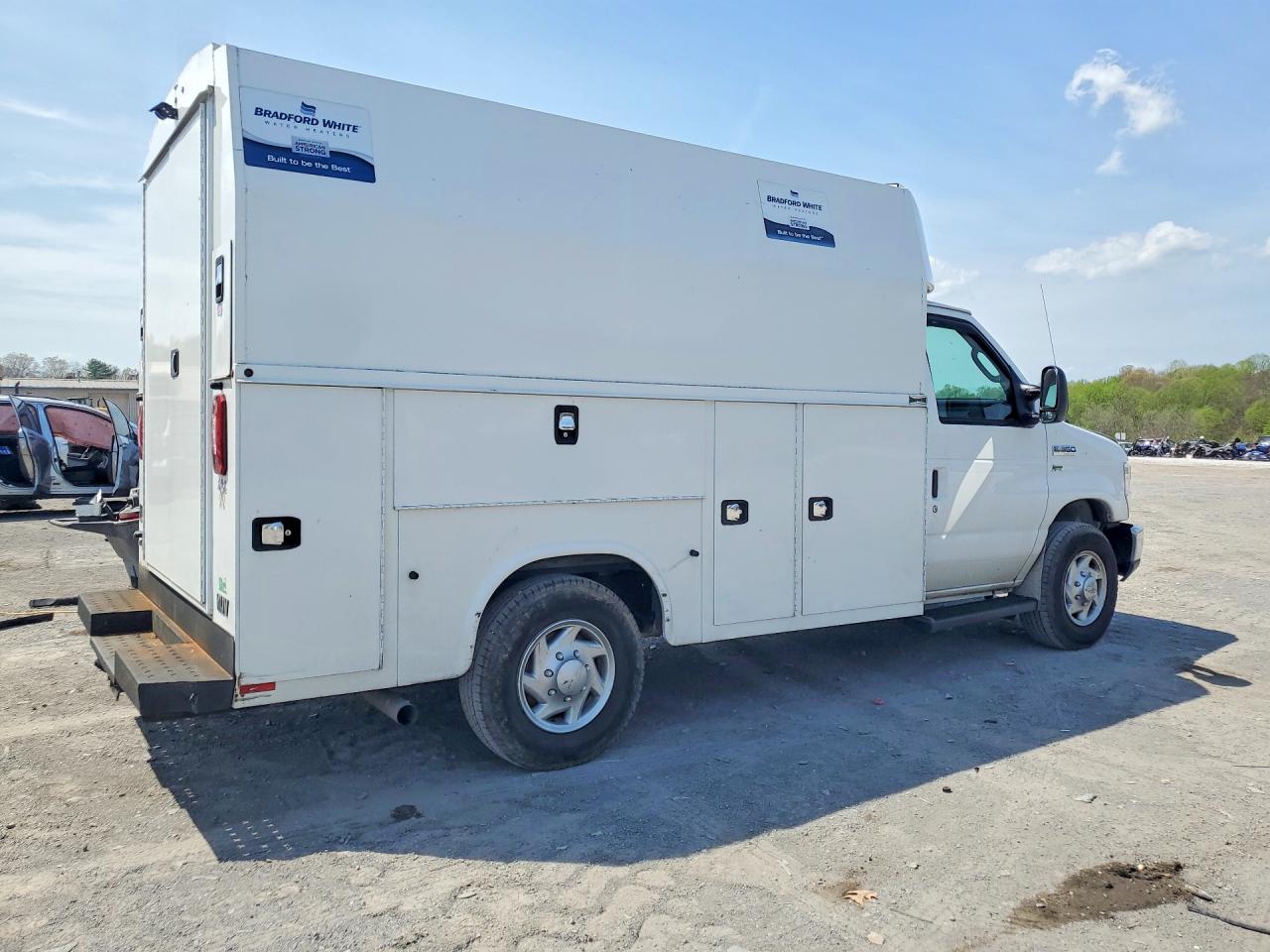 Ford Econoline E350 Super Duty Cutaway Van