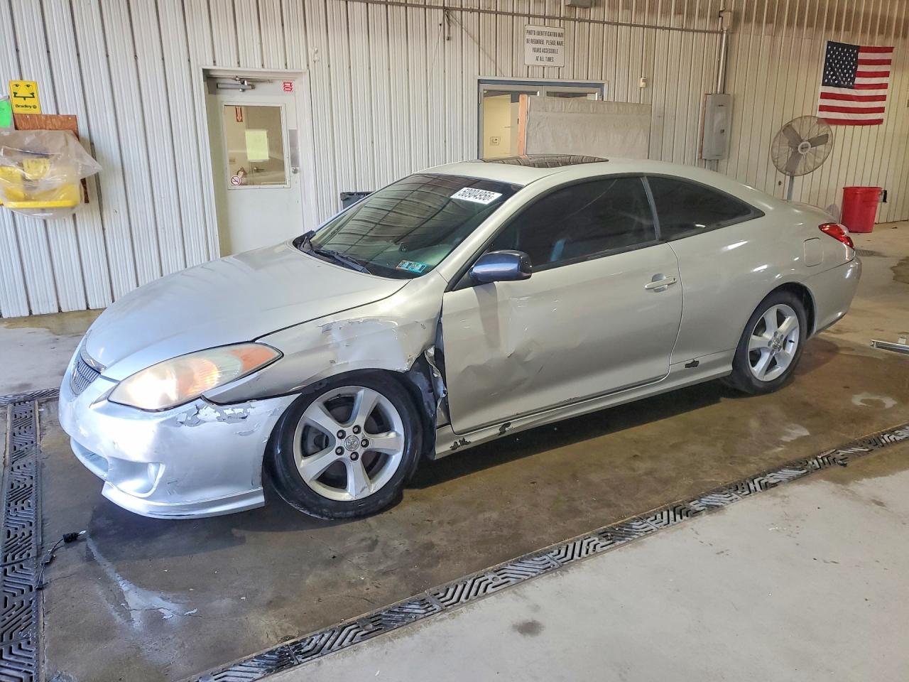 Salvage Toyota Camry Image