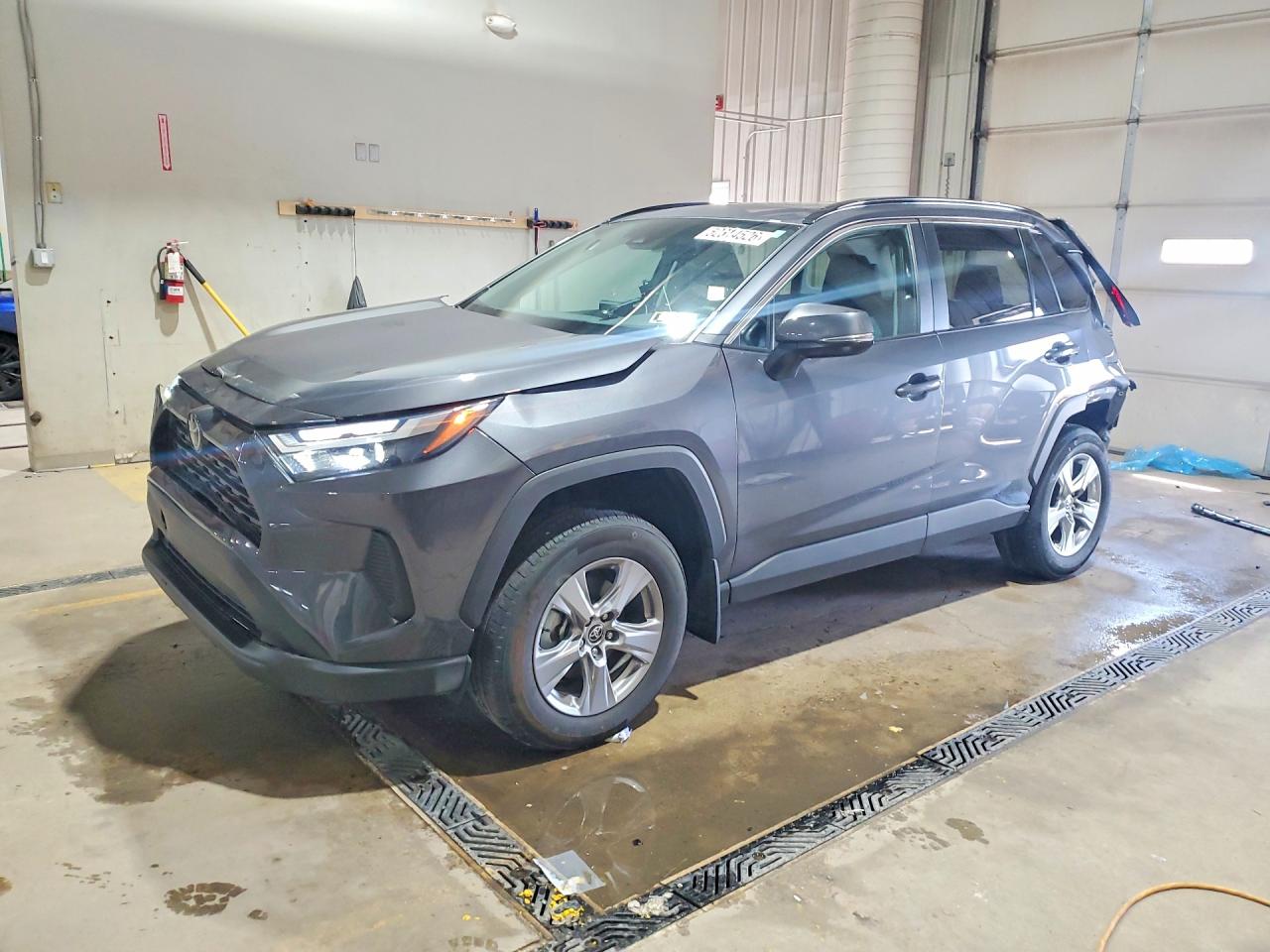 Salvage Toyota RAV4 Image