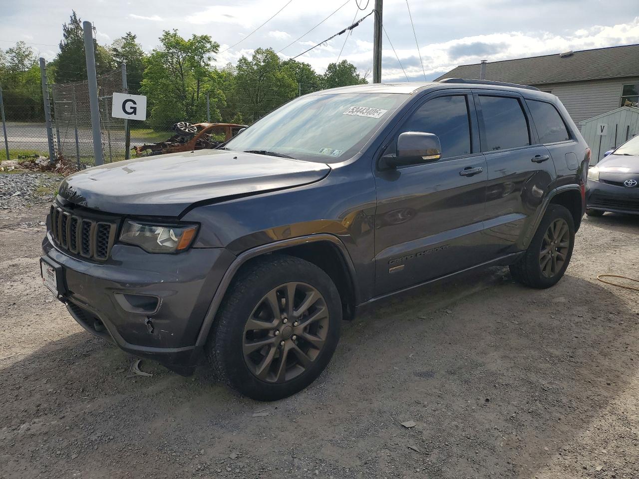 Salvage Jeep Cherokee Image