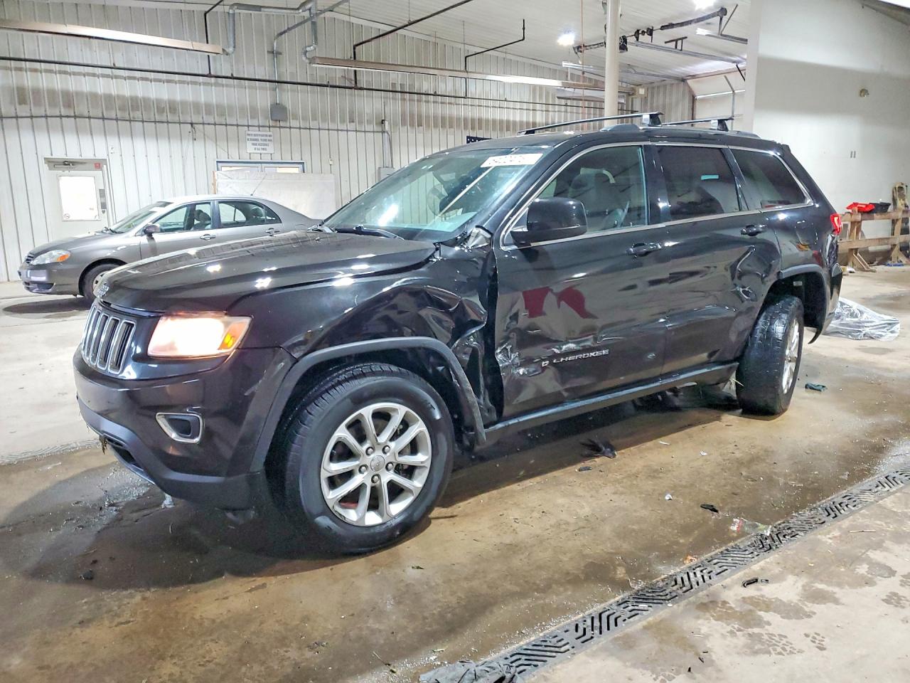 Salvage Jeep Cherokee Image