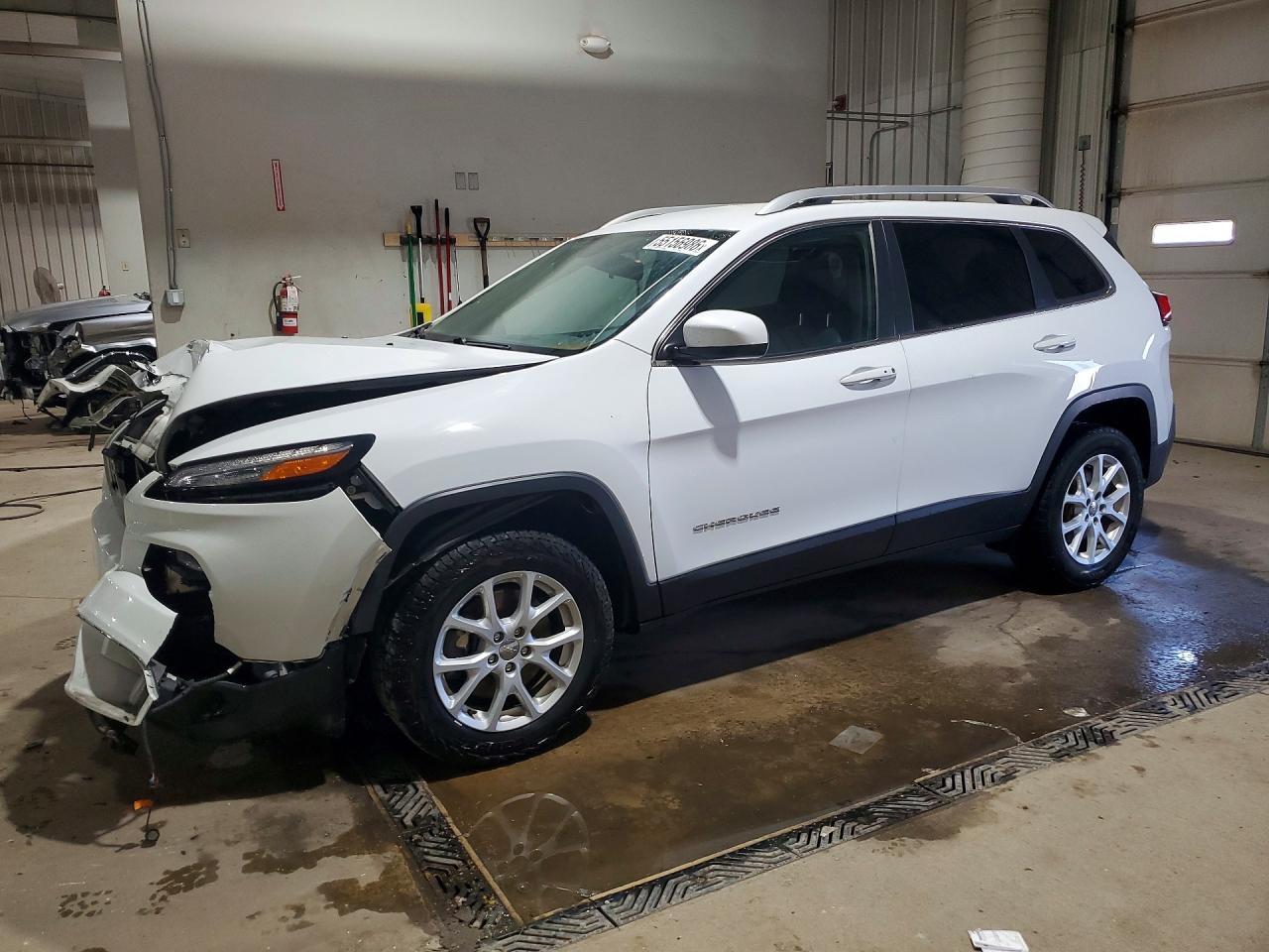 Salvage Jeep Cherokee Image