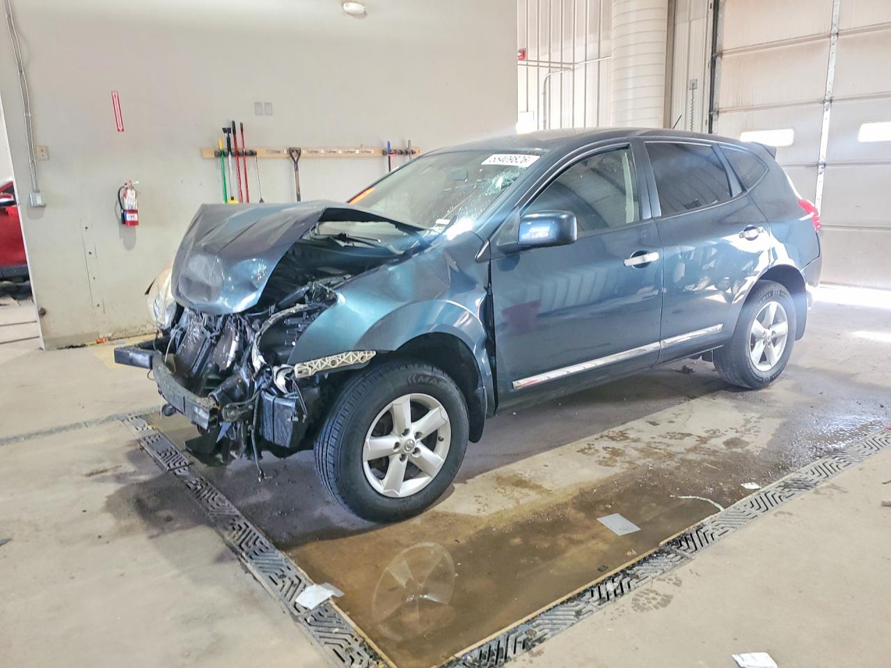 Salvage Nissan Rogue Image