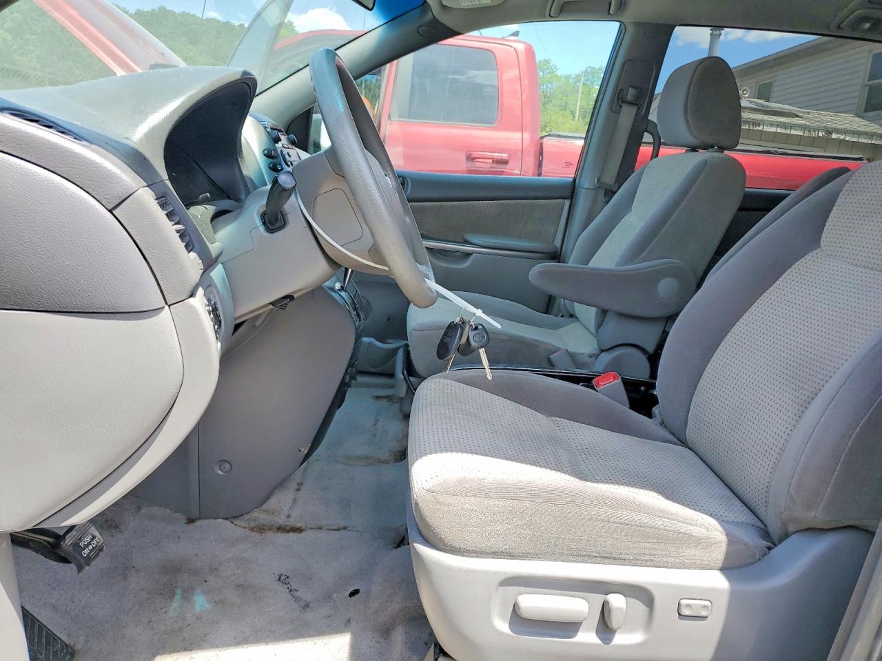 Toyota Sienna Le 7-passenger