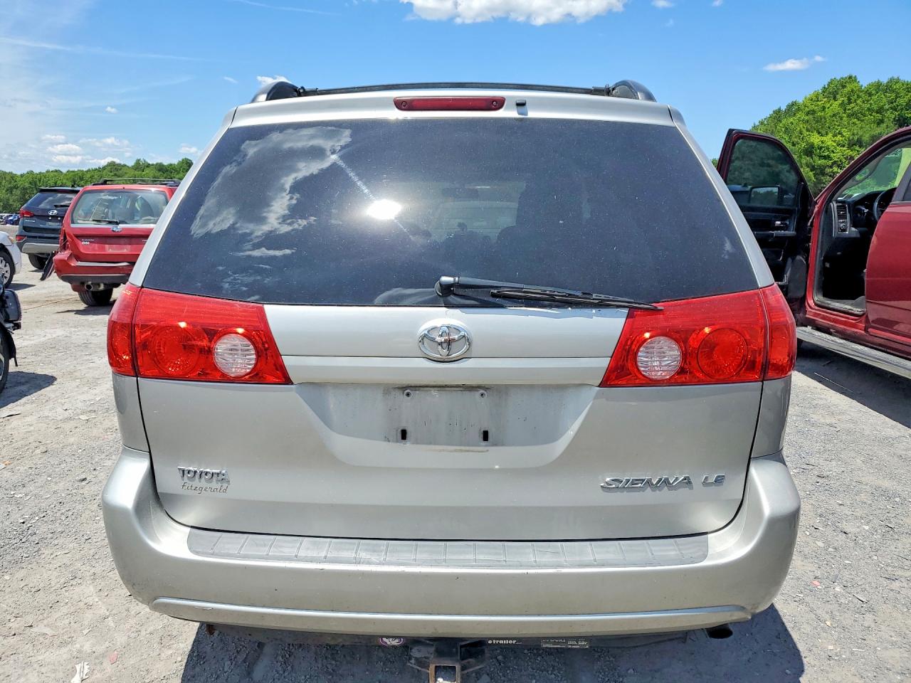 Toyota Sienna Le 7-passenger