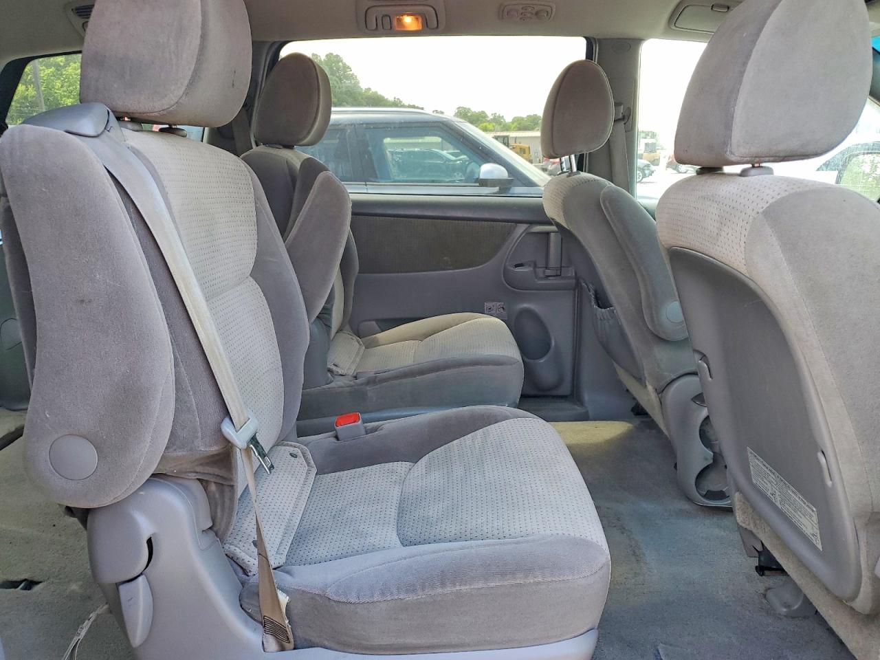 Toyota Sienna Le 7-passenger