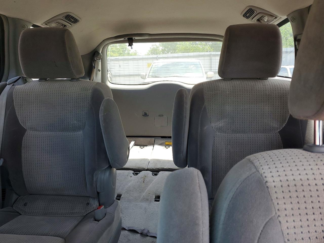 Toyota Sienna Le 7-passenger