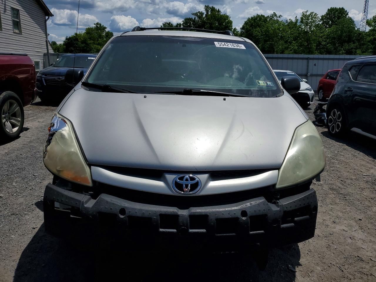Toyota Sienna Le 7-passenger