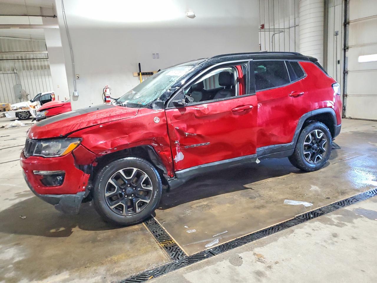 Salvage Jeep Compass Image