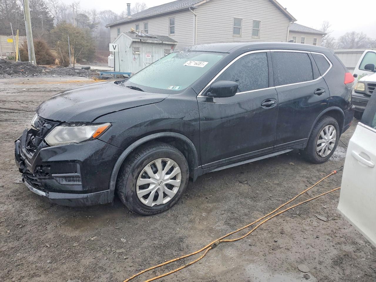 Salvage Nissan Rogue Image