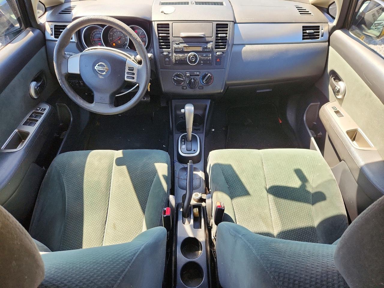 Nissan Versa 1.8 S