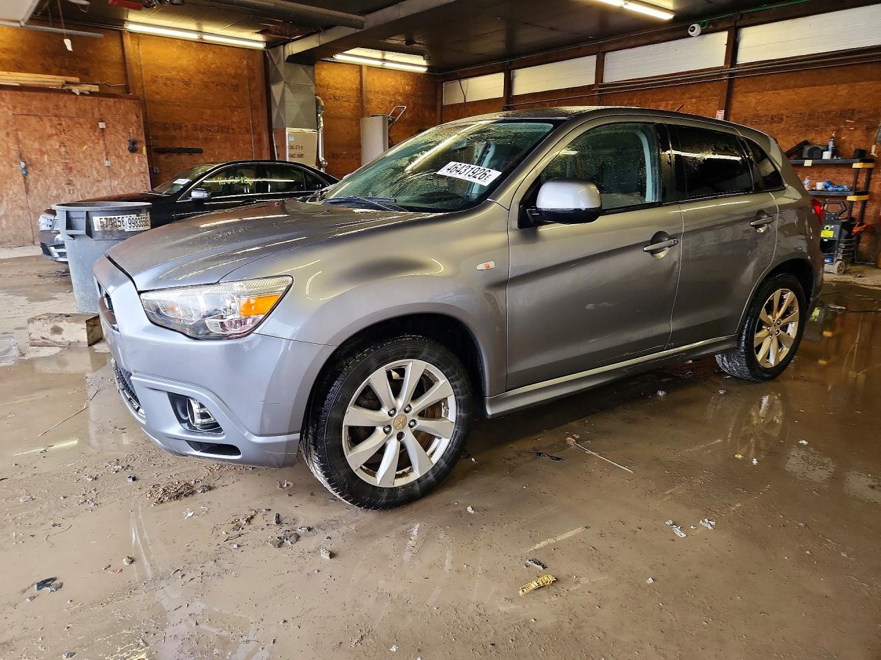Salvage Mitsubishi Outlander Image