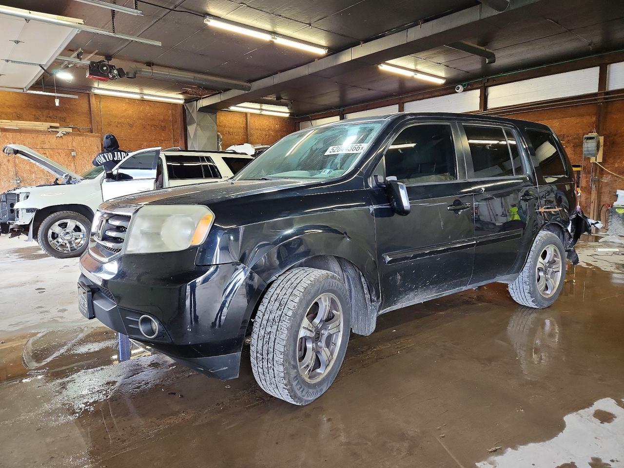 Salvage Honda Pilot Image