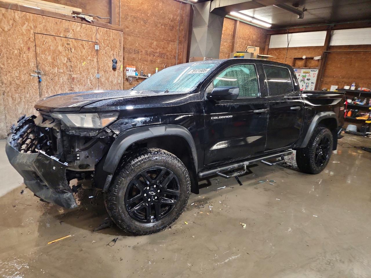 Salvage Chevrolet Colorado Image
