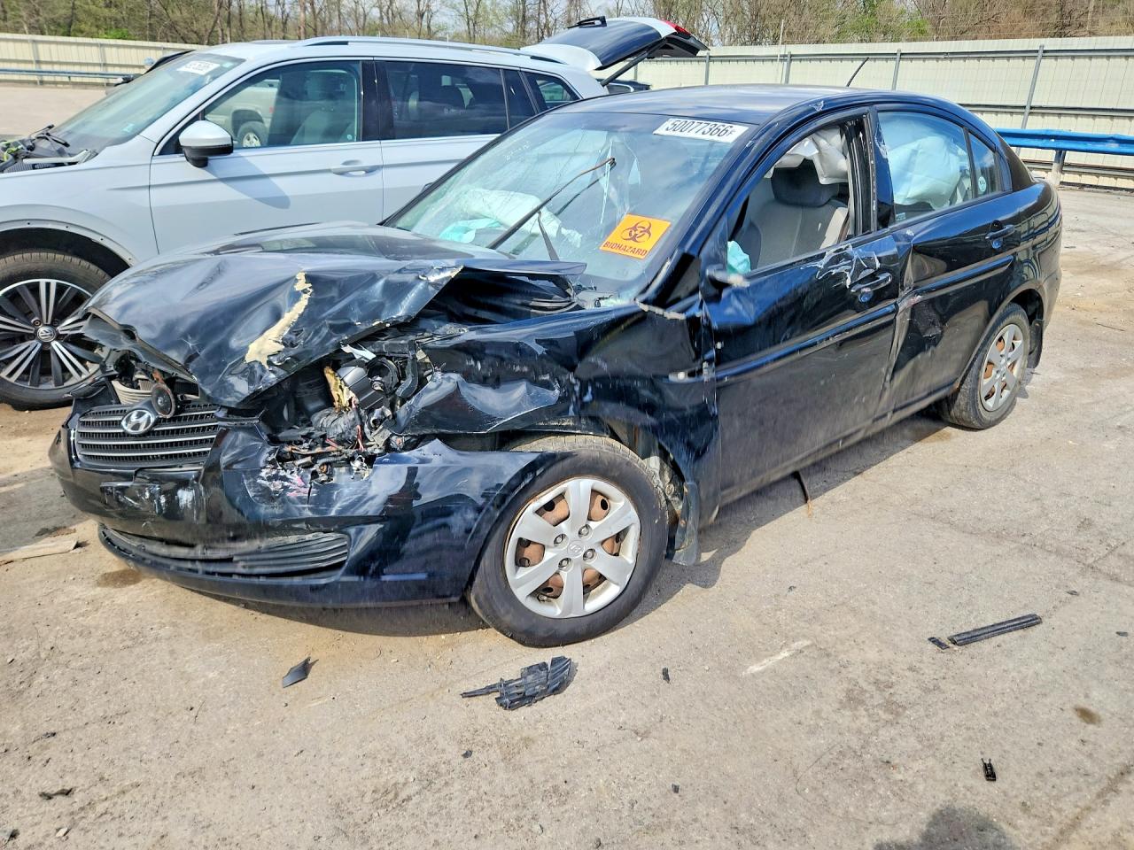Salvage Hyundai ACCENT Image