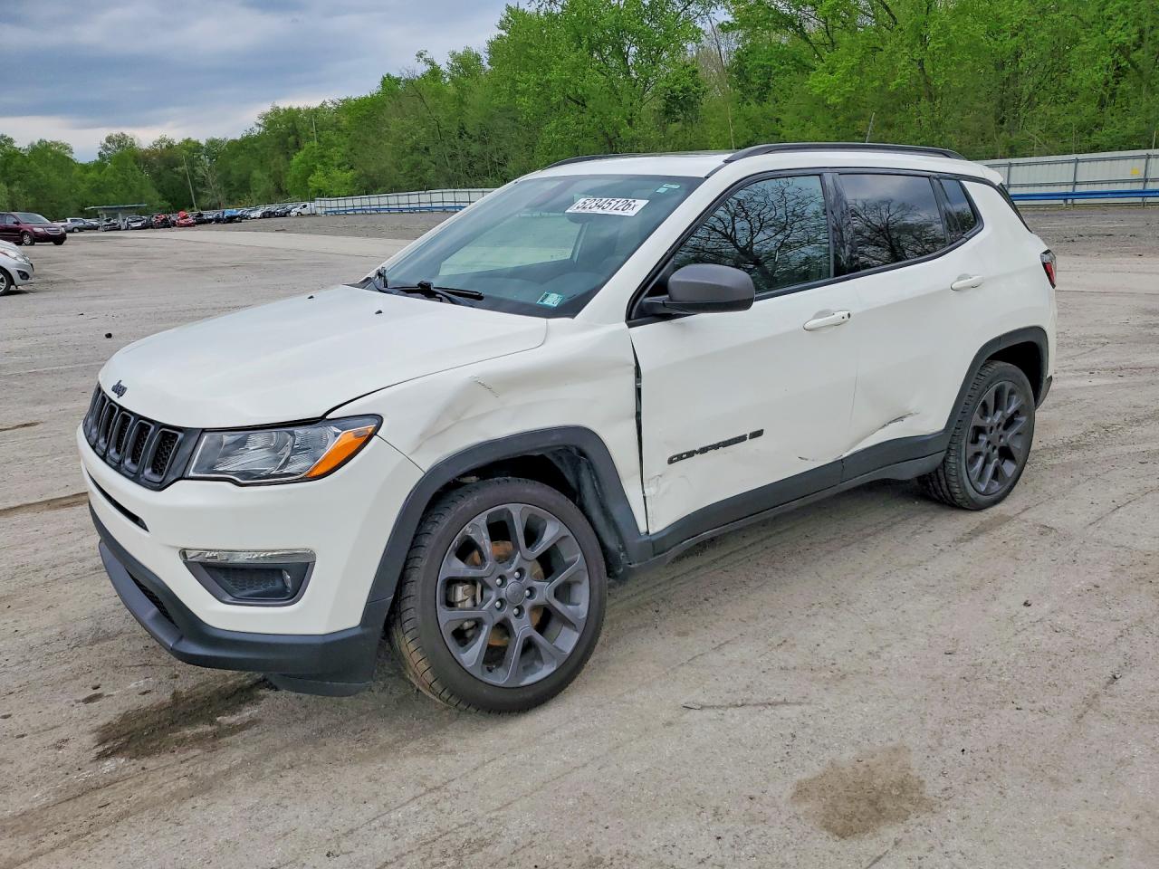 Salvage Jeep Compass Image
