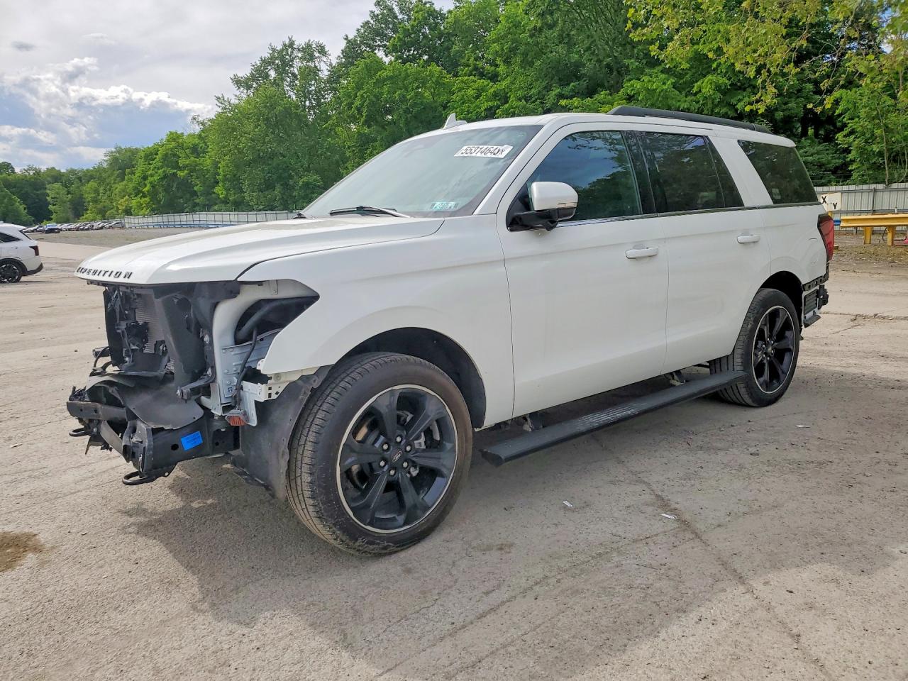 Salvage Ford Expedition Image