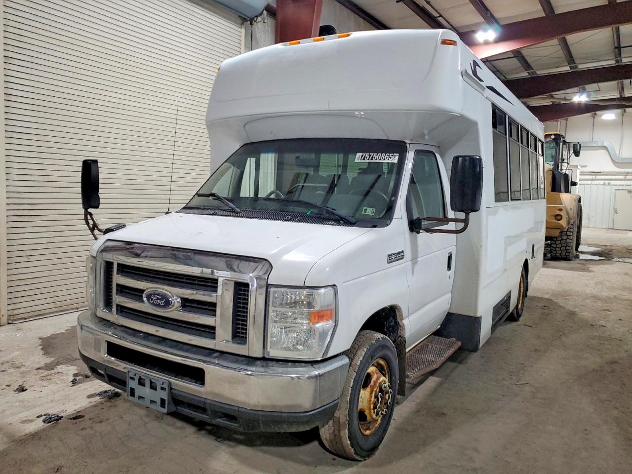 Ford Econoline E350 Super Duty Cutaway Van
