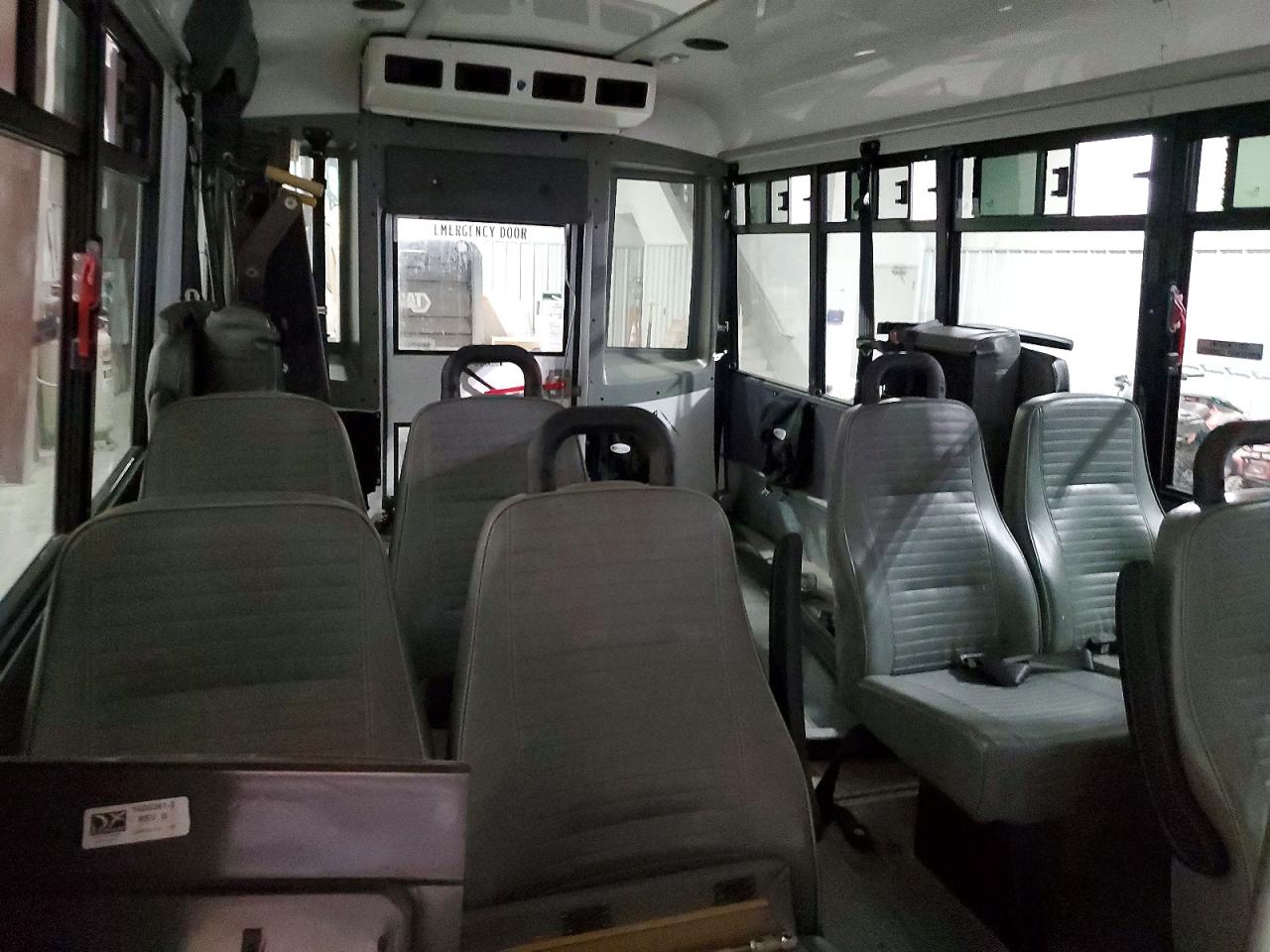 Ford Econoline E350 Super Duty Cutaway Van