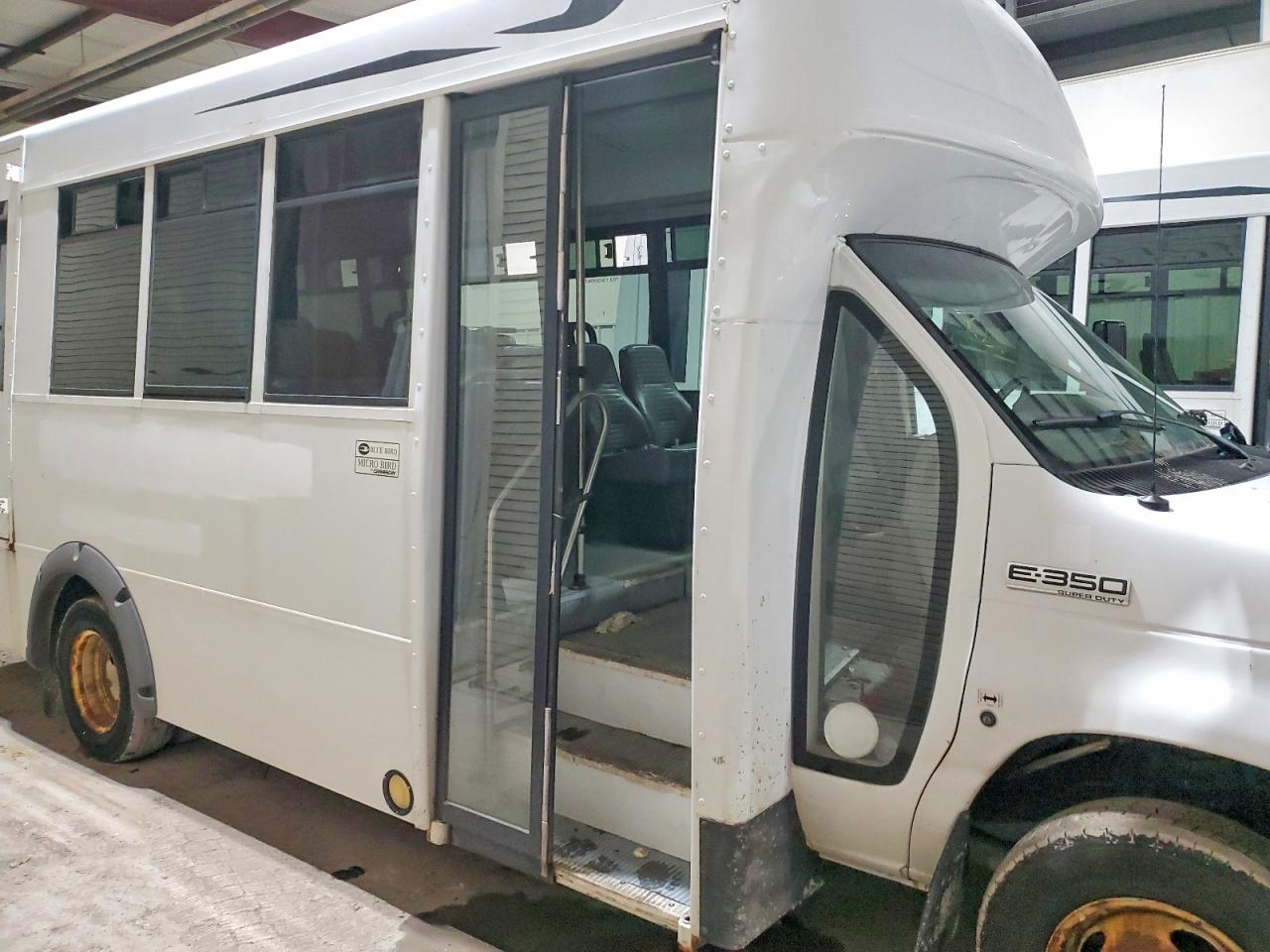 Ford Econoline E350 Super Duty Cutaway Van