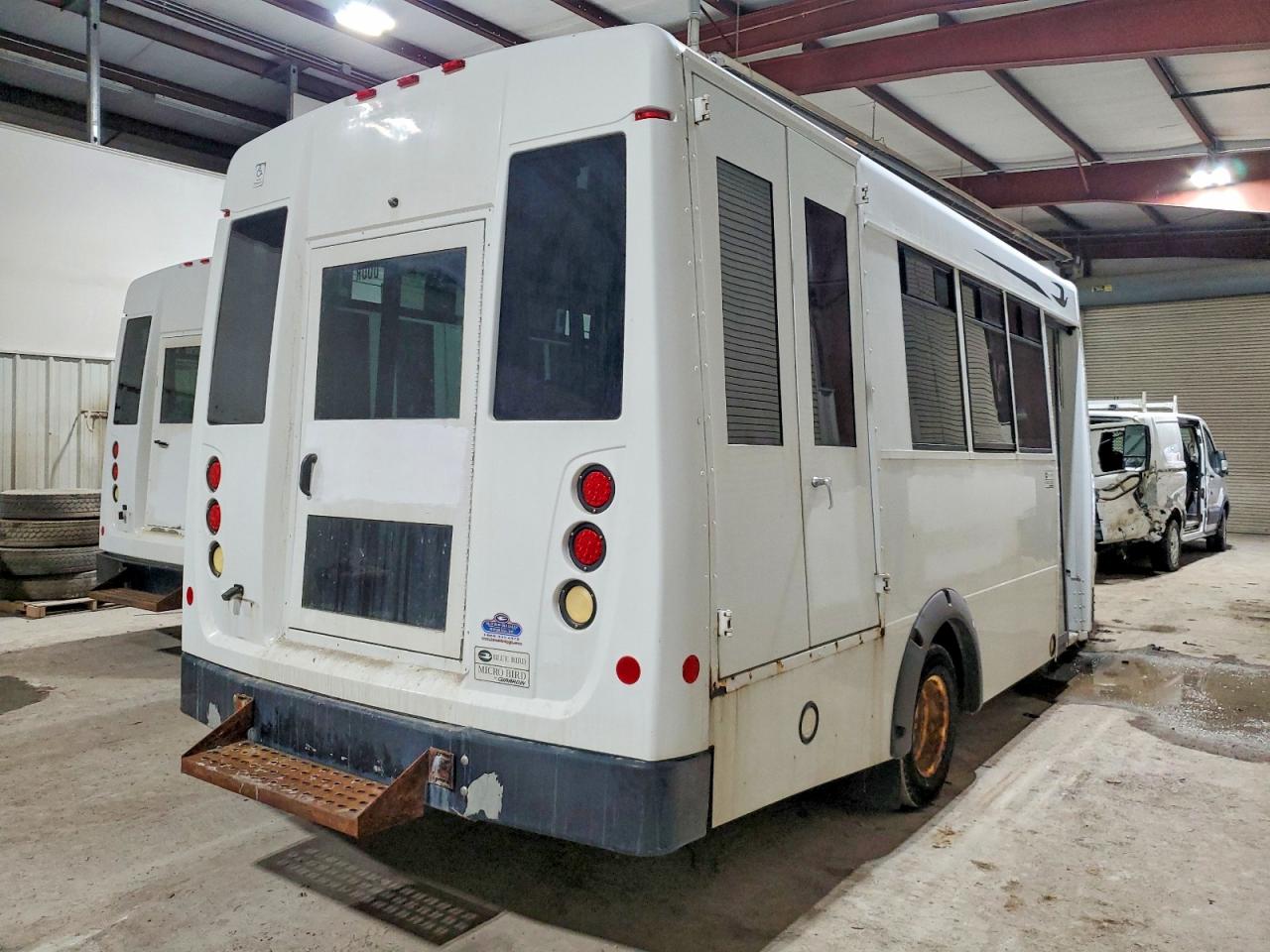 Ford Econoline E350 Super Duty Cutaway Van