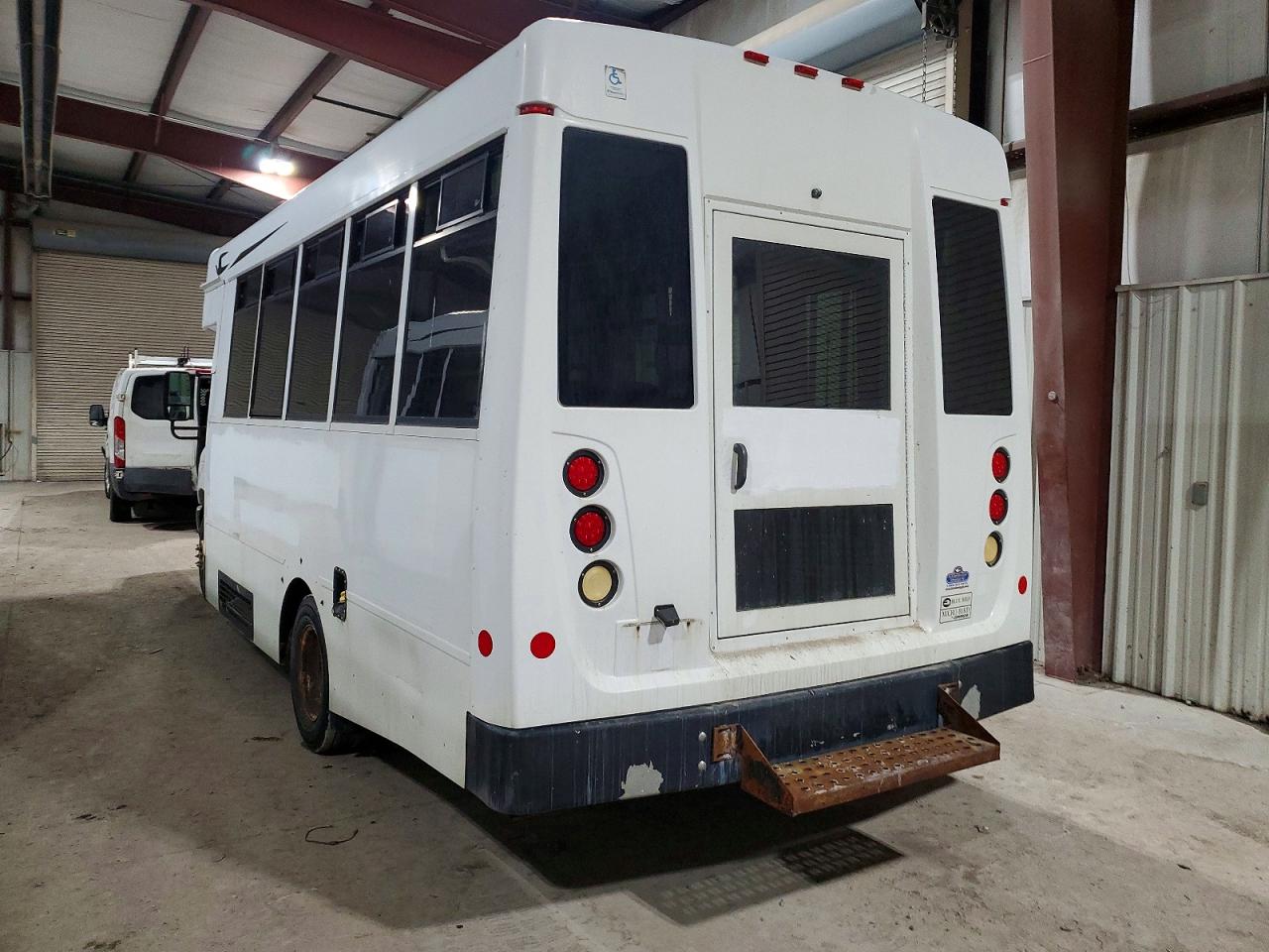 Ford Econoline E350 Super Duty Cutaway Van
