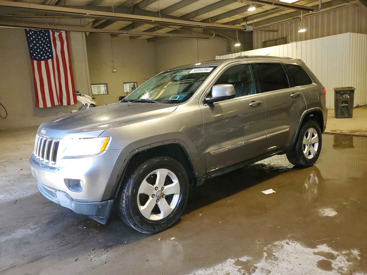 Salvage Jeep Cherokee Image