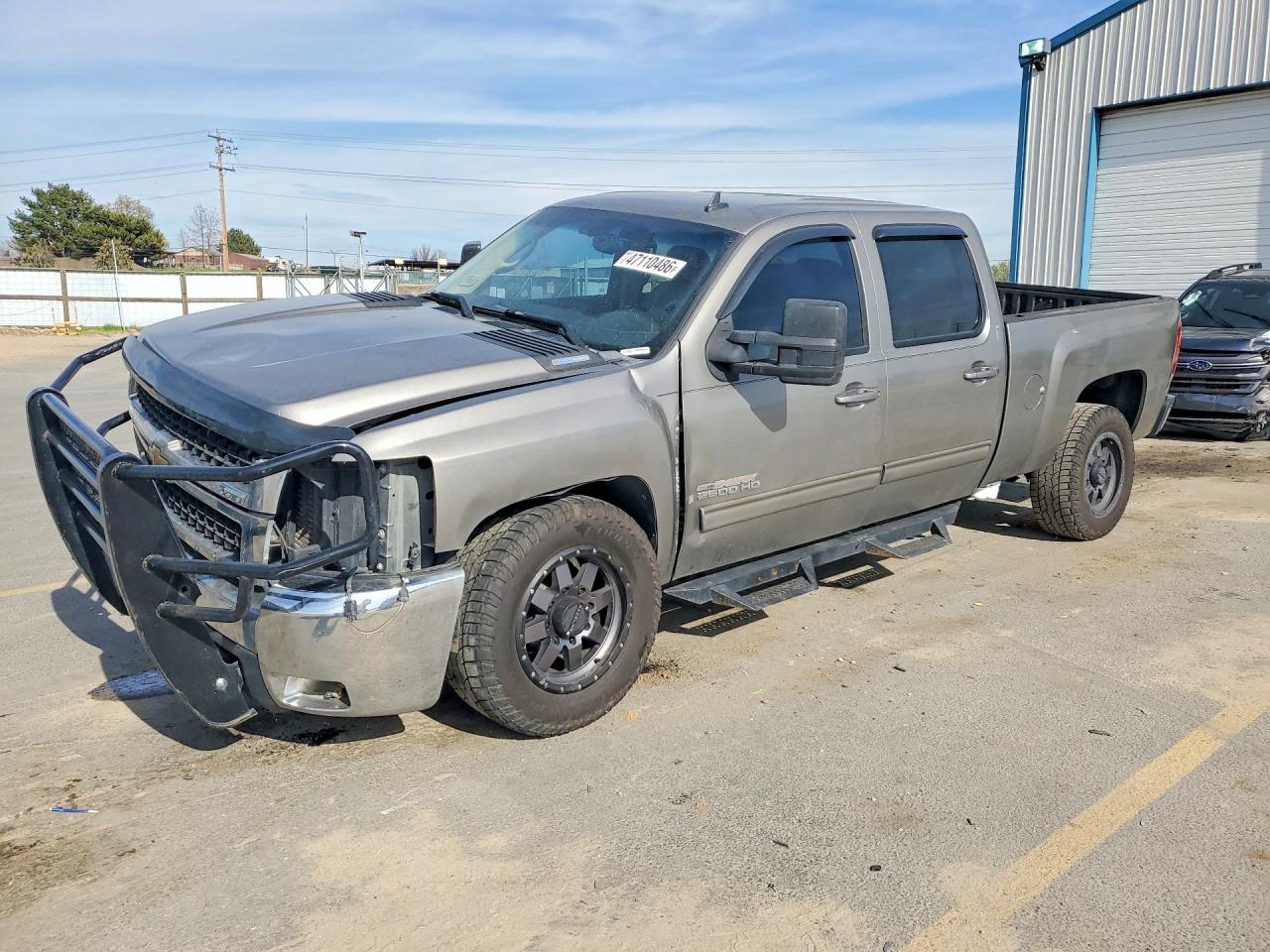 Salvage Chevrolet Silverado Image