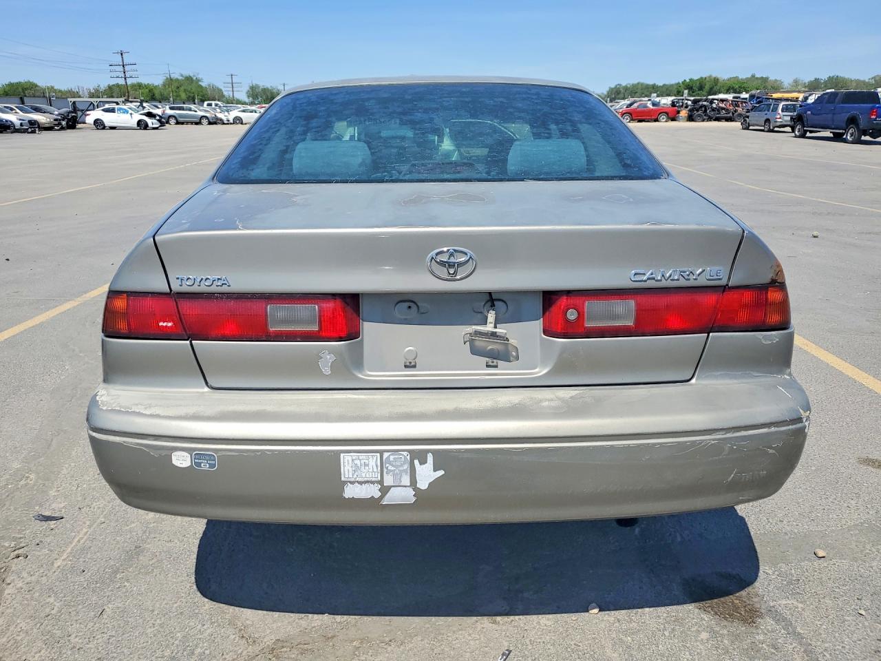 Toyota Camry Le