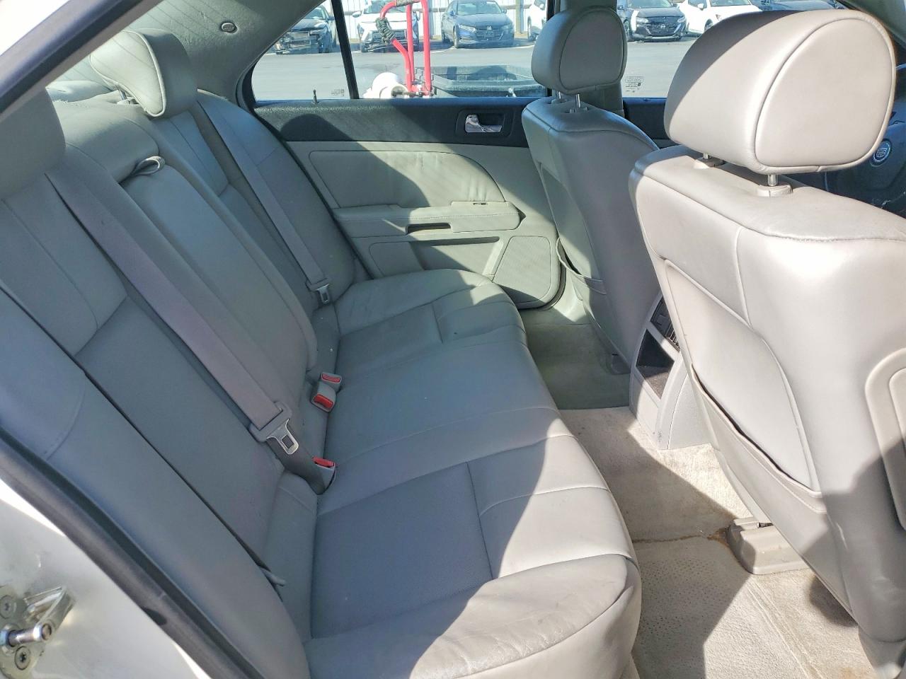 Cadillac STS