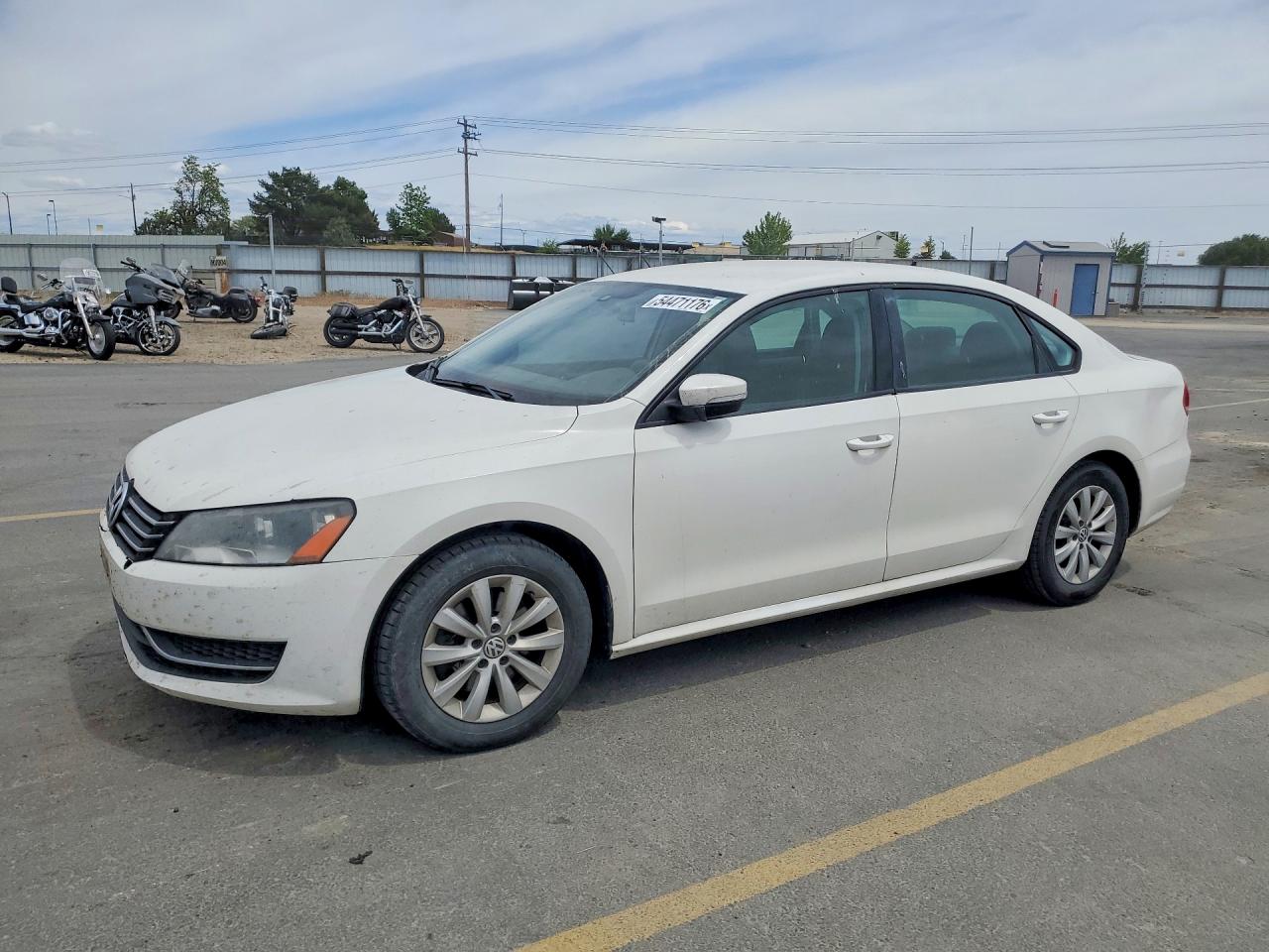 Salvage Volkswagen Passat Image